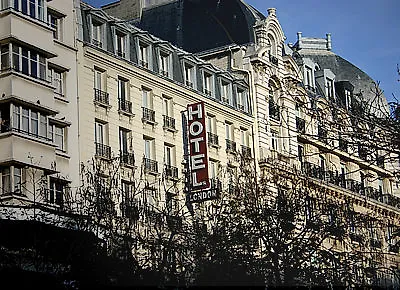 ***  Hotel London Paris France